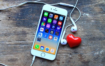 Mustapha Cheikh-Ammar |Can you be in love with your iPhone?
