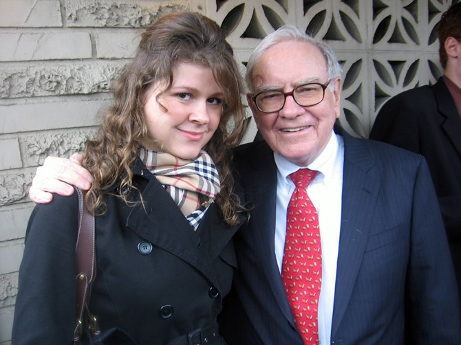 Karlonia Kibis Poses with Mr. Buffett