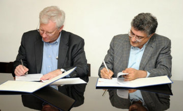 Media Release| IIMA joins hands with Ivey Business School to create and distribute Indian case studies