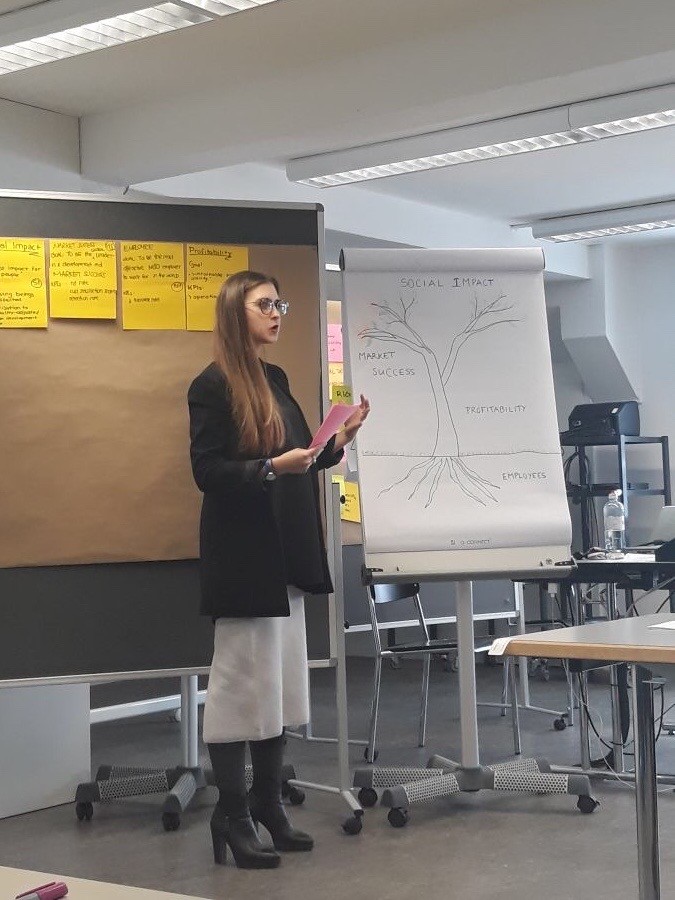 A woman presenting to a class