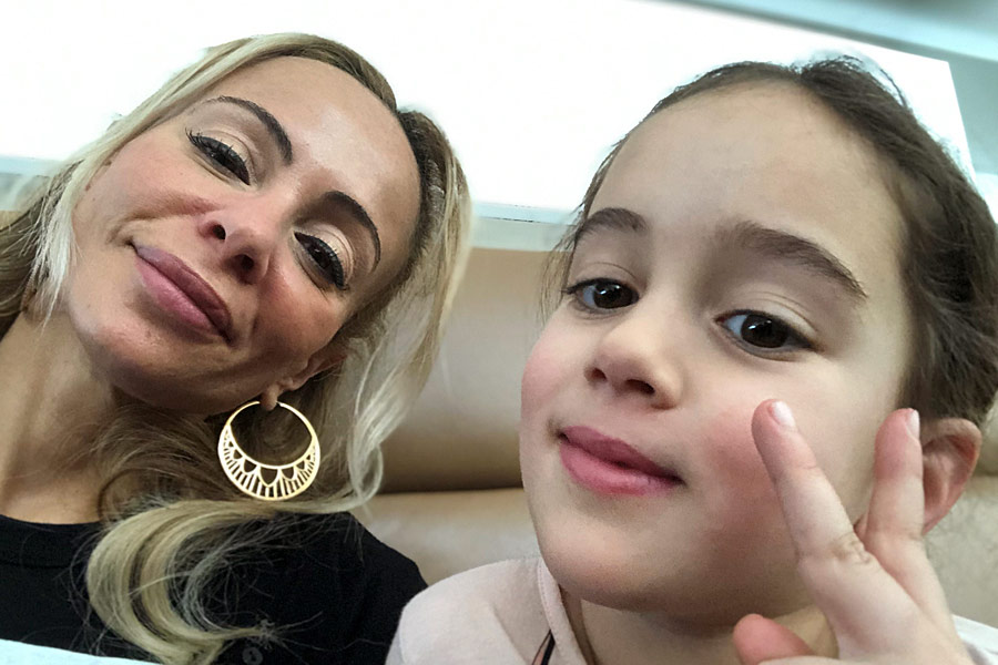 Thumb Nada And Daughter