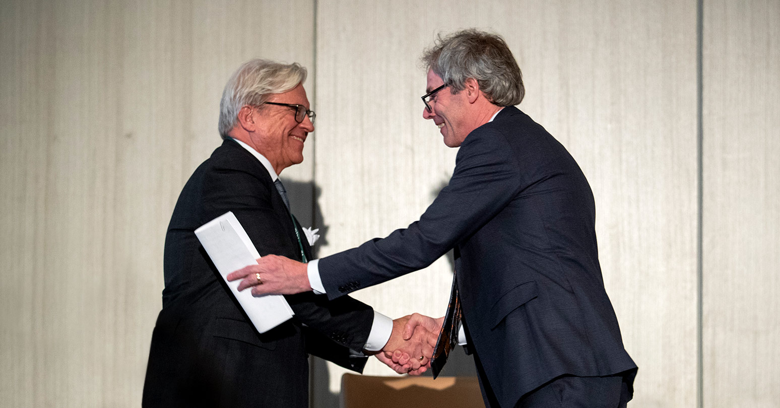 Ian Ihnatowycz and Gerard Seijts shaking hands