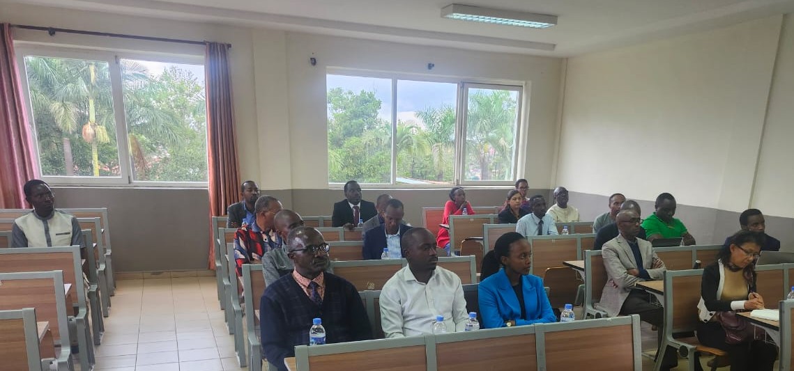 As there was a meeting with the Rector, faculty members in the audience were frequently arriving and leaving.