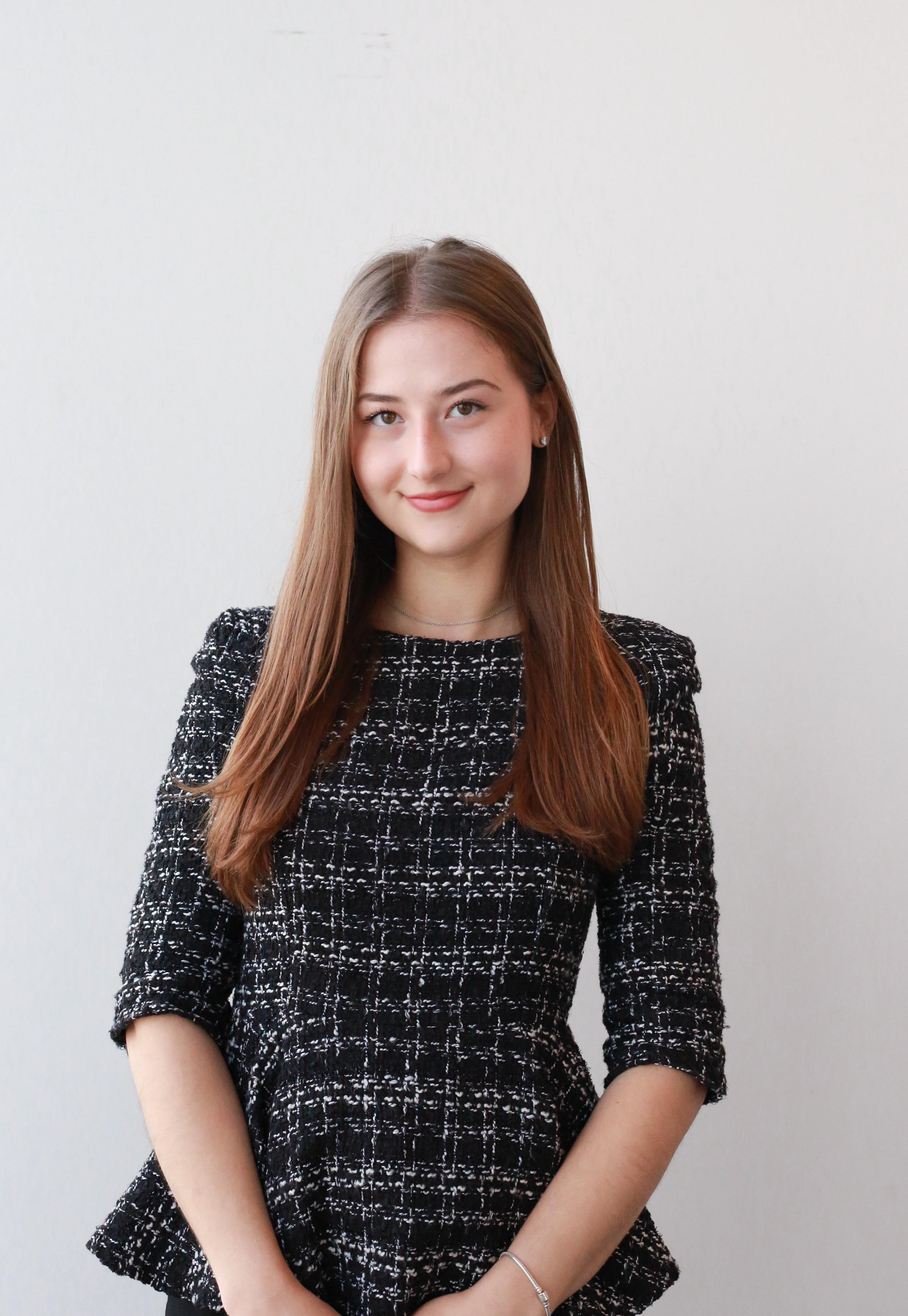 Eva Karpukhina Headshot