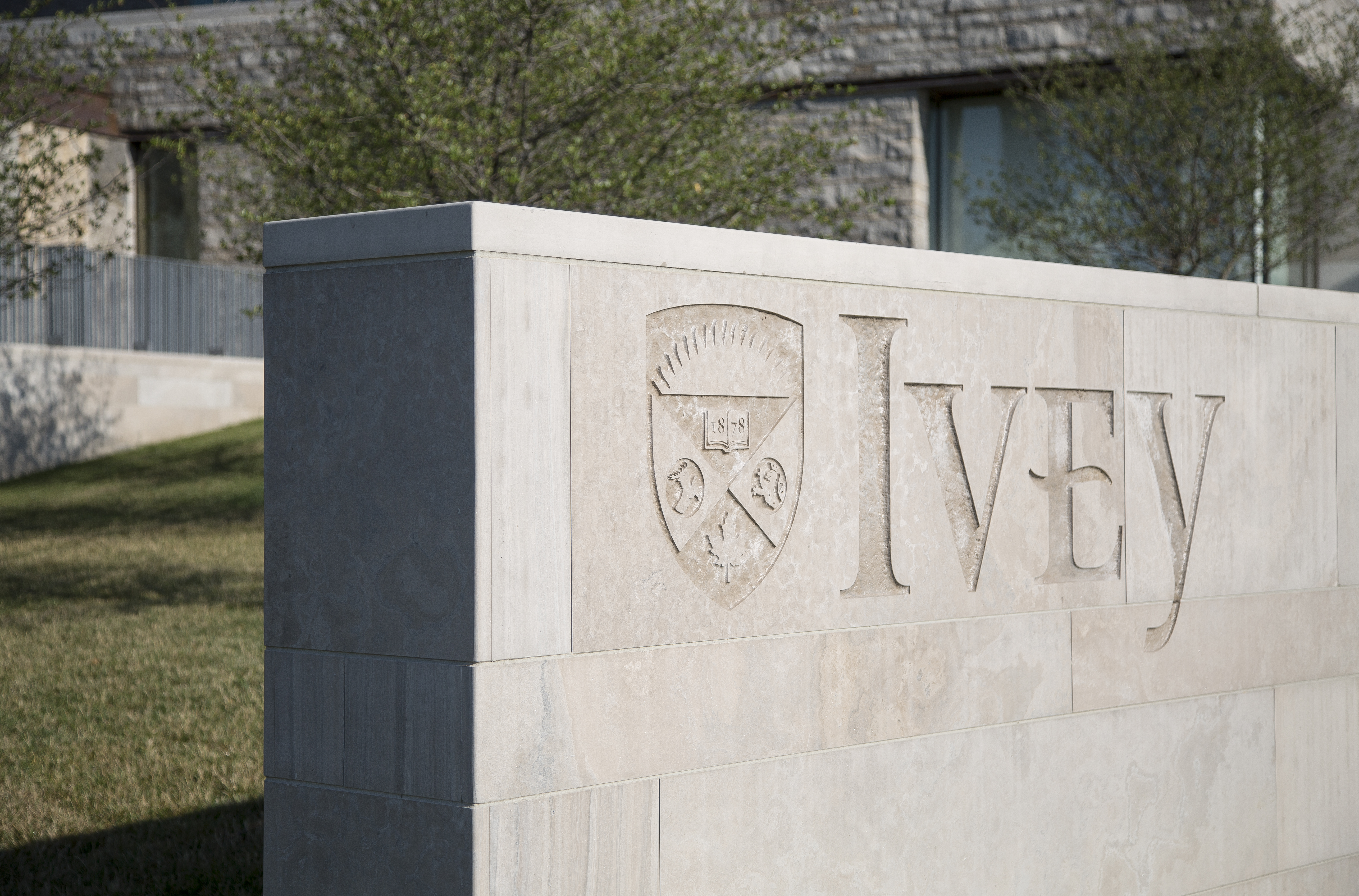 Iveyexterior Logo 5 (1)