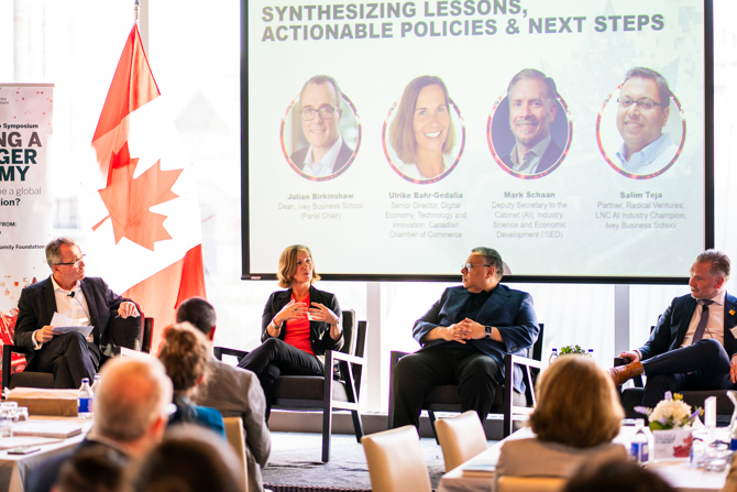 Closing panel