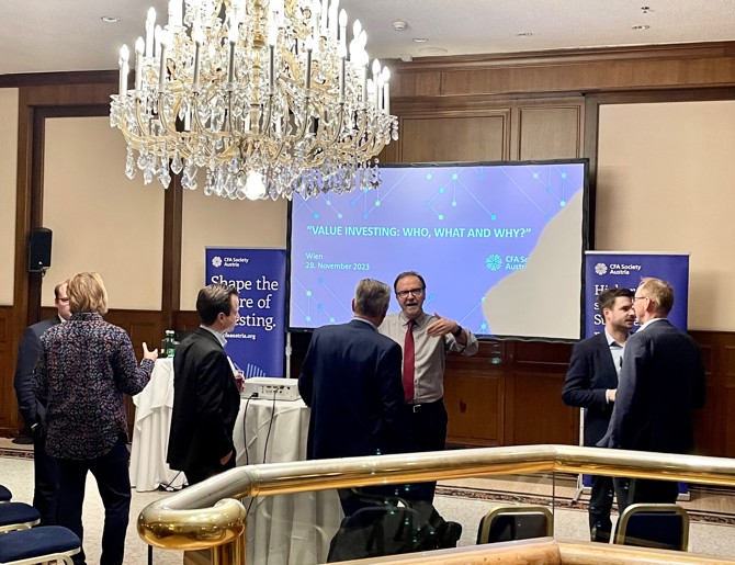 Dr. George Athanassakos speaking with attendees at the CFA Society in Austria