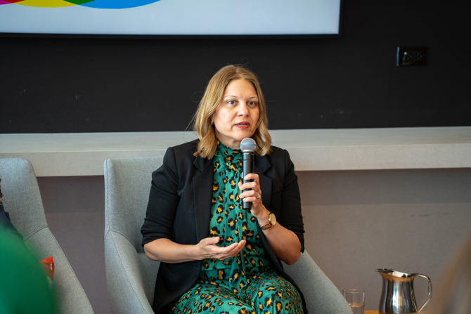 Panelist Lisa Annabel Ellis, MBA ’06 answering questions from the moderator and audience