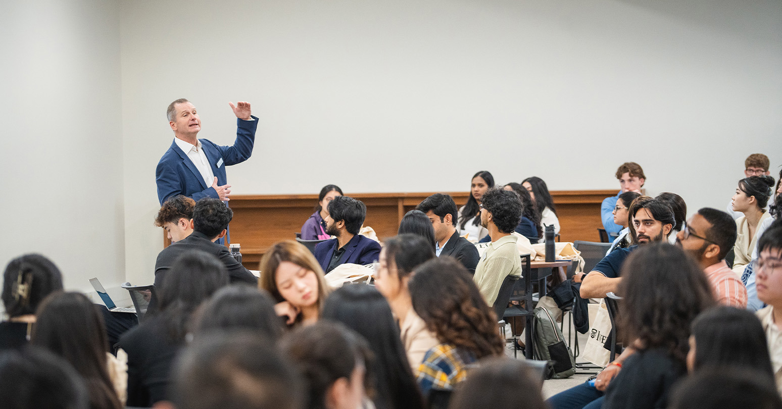 Warren Ritchie speaking to MSc students at the welcome event