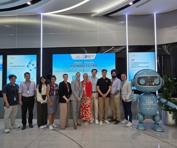 EMBA participants visiting CMC Corporation's data center